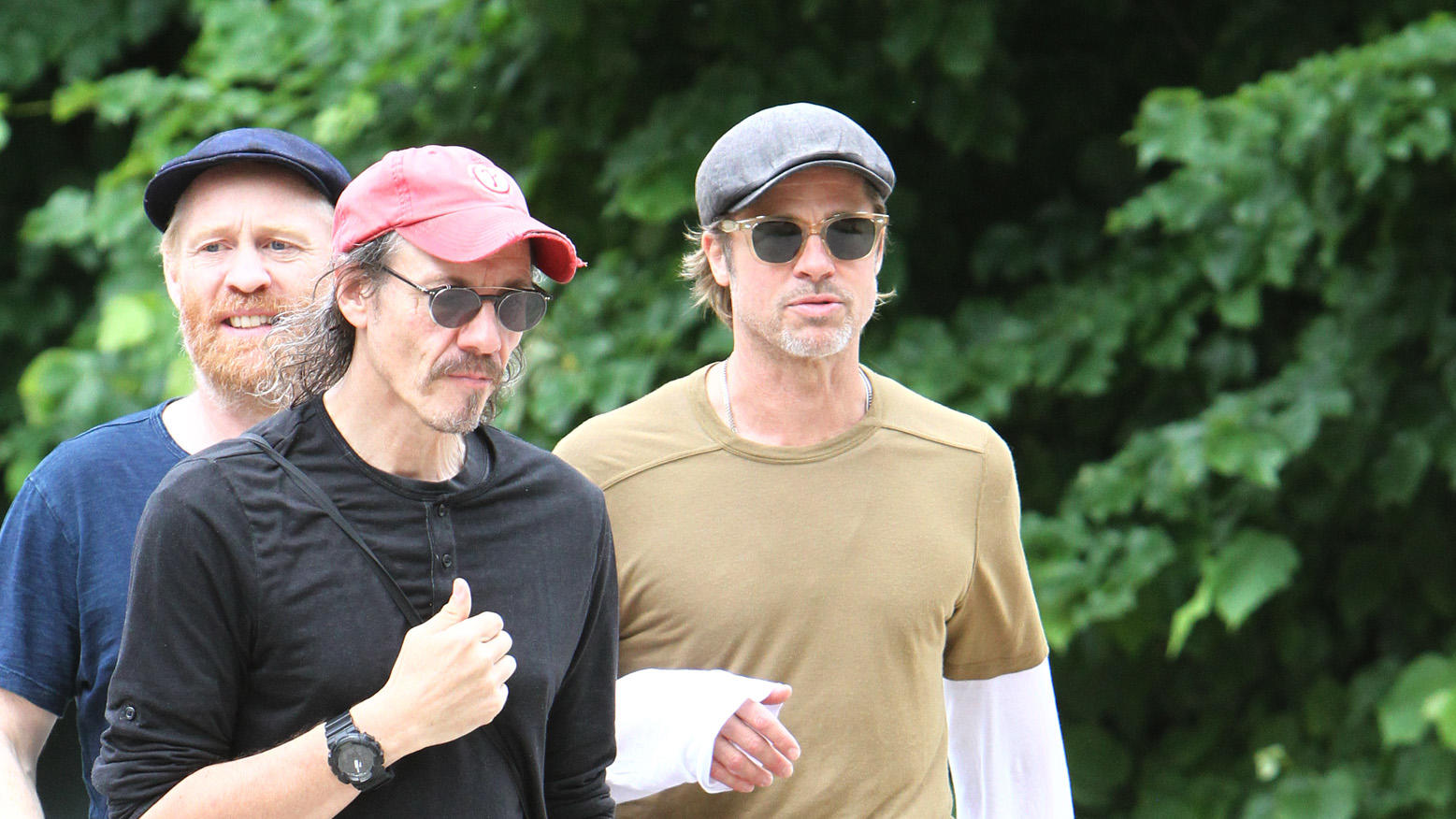 Gruselig: Ist Brad Pitts Kumpel ein Mörder?! Im Mai 2019 waren Brad Pitt und der Fotokünstler Saul Fletcher unterwegs.