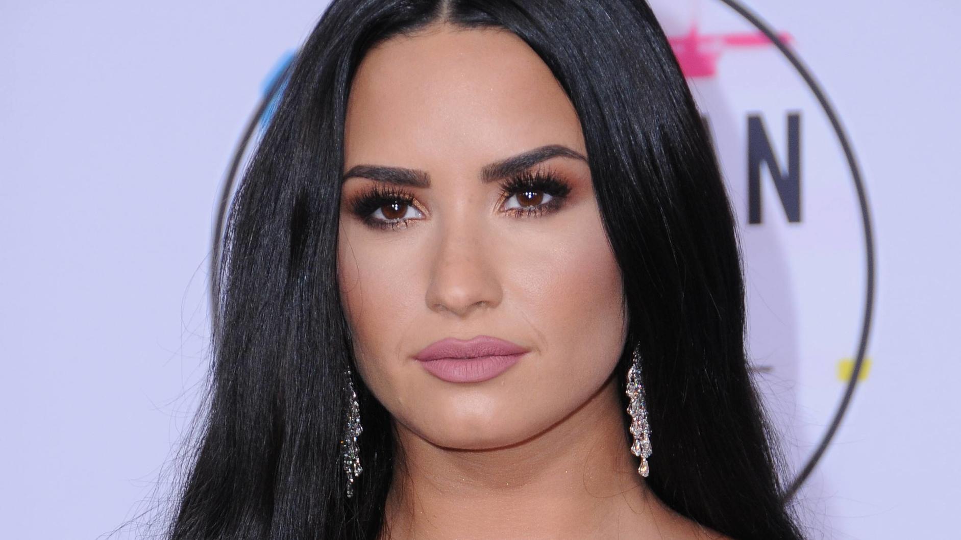 Demi Lovato will nicht in Weiß heiraten July 24, 2018 - Los Angeles, CA, U.S. - 24 July 2018 - Singer Demi Lovato has been hospitalized after suffering an apparent drug overdose. File Photo: 19 November 2017 - Los Angeles, California - Demi Lovato. 2017 American Music Awards held at Micro