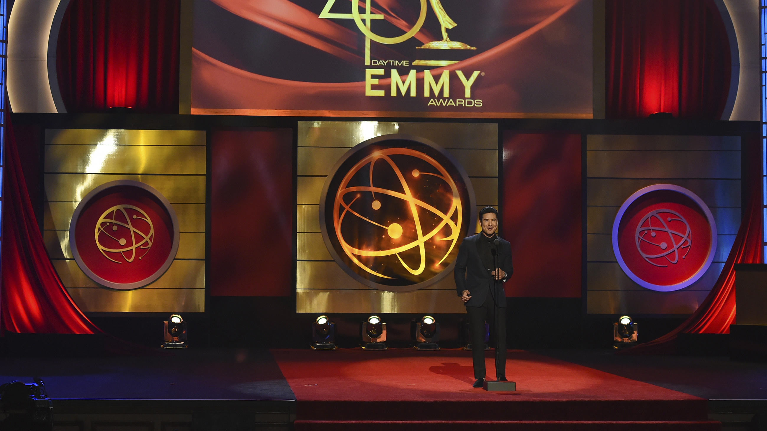 Emmy Awards: 2020 findet die Verleihung erstmals virtuell statt Die Emmy-Zeremonie findet 2020 virtuell statt.