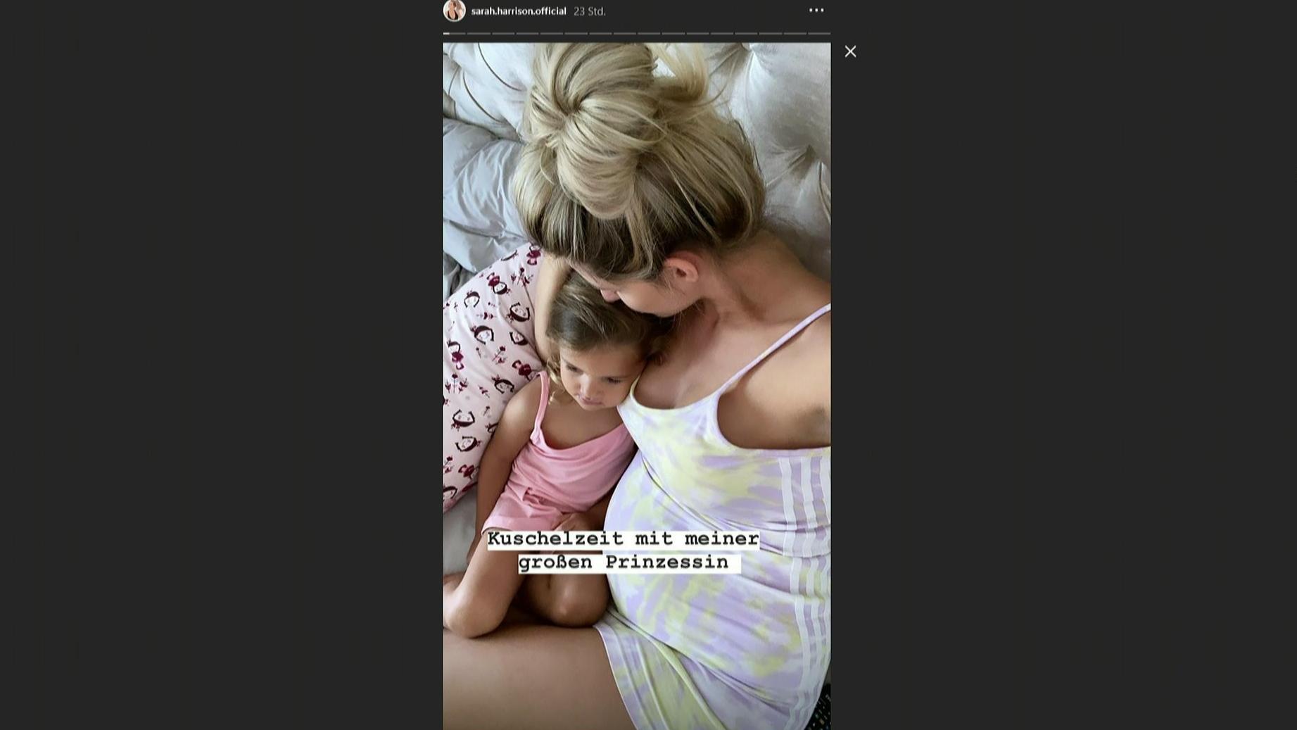Sarah Harrison zeigt ihren nicht perfekten After-Baby-Body voller Stolz Sarah Harrison ist stolz auf ihren After-Baby-Body.
