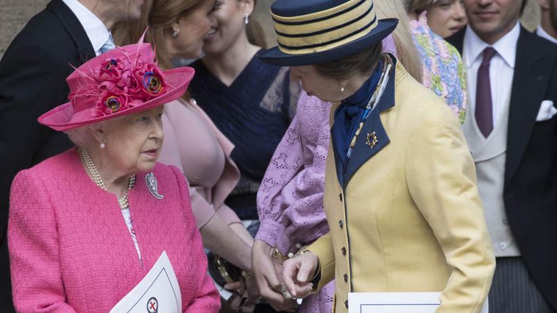 Queen Elizabeth: Geheimes Mittagessen mit Prinzessin Anne Queen Elizabeth: Geheimes Mittagessen mit Prinzessin Anne