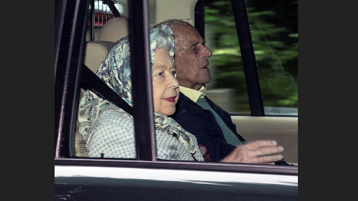 Drei Monate weg? Queen Elizabeth II.startet Sommerurlaub auf Schloss Balmoral Queen Elizabeth II. und Prinz Philip