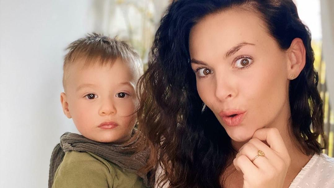 Influencerin Denise Merten erlitt kurz vor dem "Sommerhaus 2020" eine Fehlgeburt Denise Kappés mit ihrem Sohn Ben