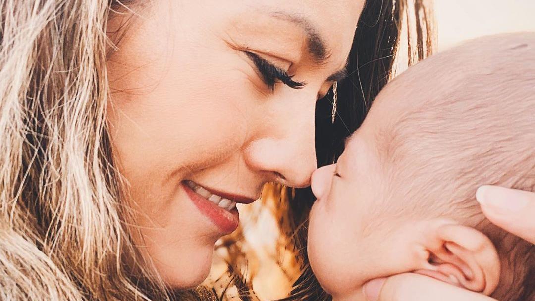 Fiona Erdmann braucht Baby-Hilfe: Ihr Sohn pinkelt ständig aus der Windel! Fiona Erdmanns Sohn hält sie auf Trab.