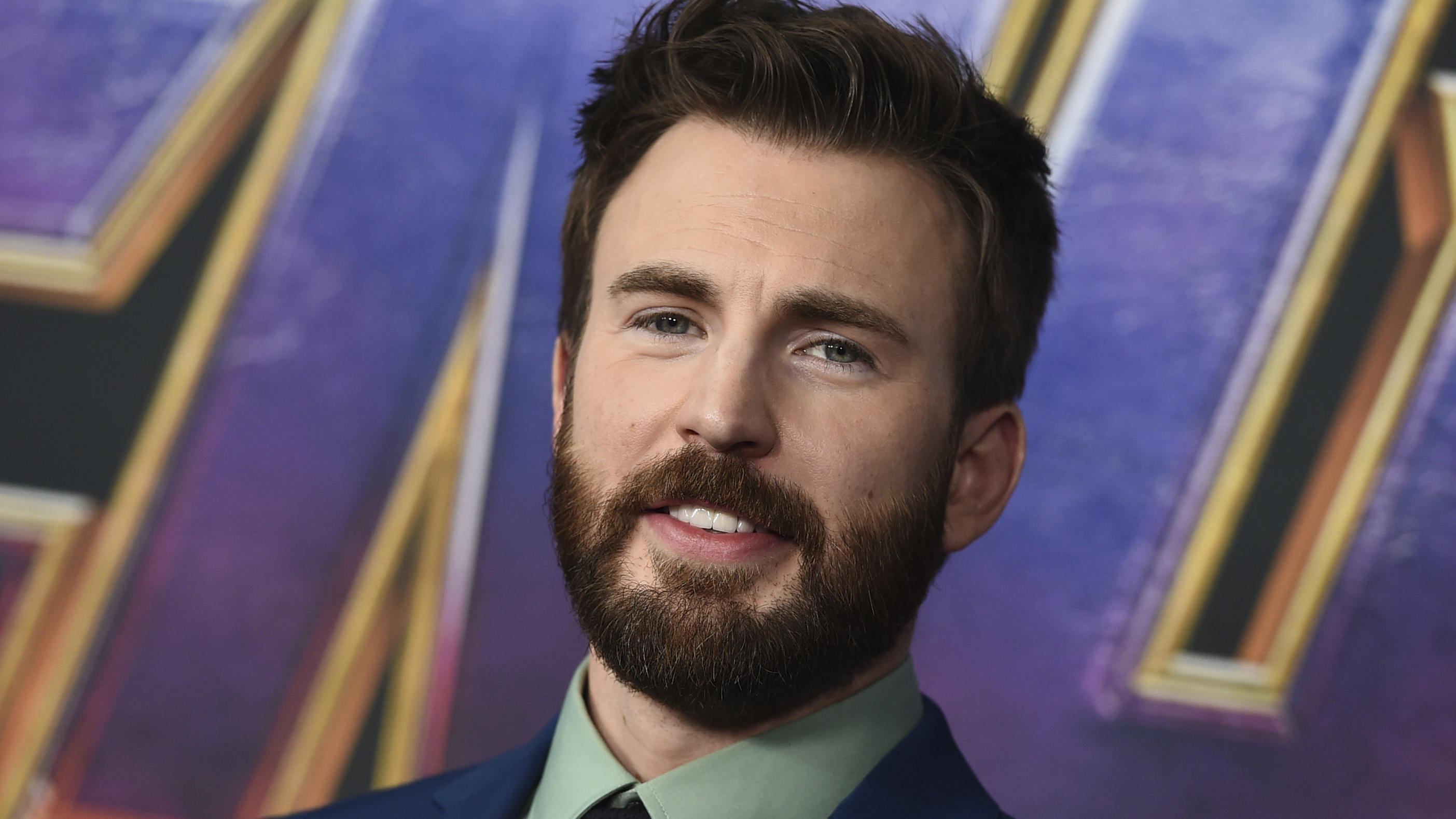 Kellnerin beschimpft? SO verhalten sich Gigi Hadid, Hailey Bieber & Co. im Restaurant "Captain America" Chris Evans