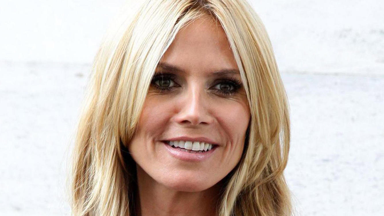 Heidi Klum: Im Glamour-Kleid zum Corona-Test Heidi Klum wurde erneut auf das Coronavirus getestet.