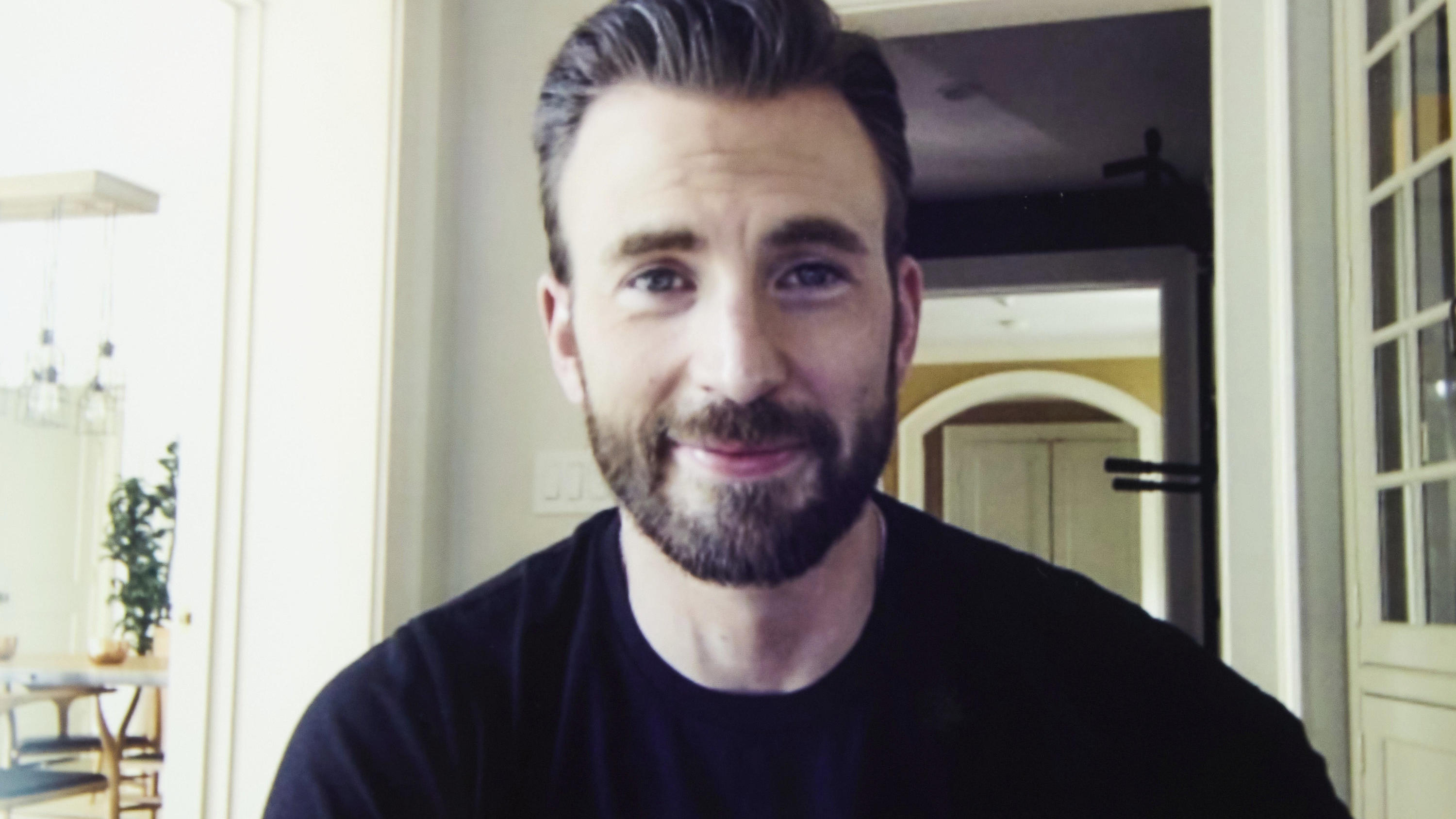 Chris Evans: So reagiert er jetzt auf sein versehentlich geteiltes Penis-Foto Chris Evans postete aus Versehen ein "Dick Pic" bei Instagram