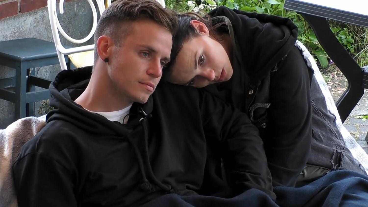 Ein Paar zieht freiwillig aus dem Sommerhaus aus! Henning Merten und Denise Kappés machen Nägel mit Köpfen und ziehen aus dem Sommerhaus aus.