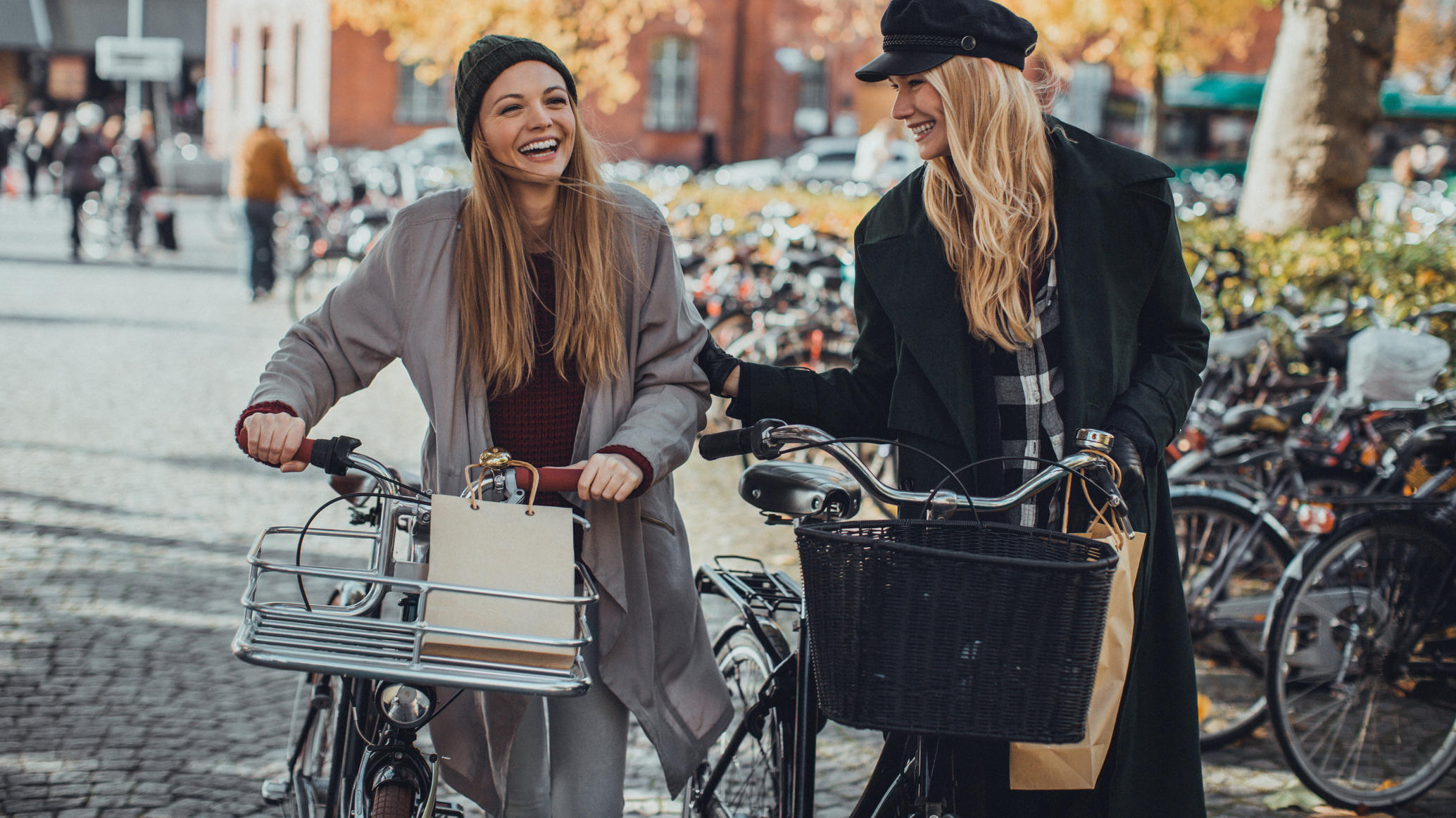 Weniger ist mehr: So gelingt Ihnen der Mode-Minimalismus Scandi-Style.