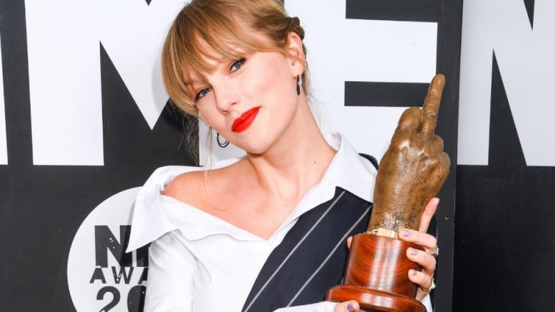 Taylor Swift schwärmt von YUNGBLUDs 'Cardigan'-Cover Taylor Swift schwärmt von YUNGBLUDs 'Cardigan'-Cover
