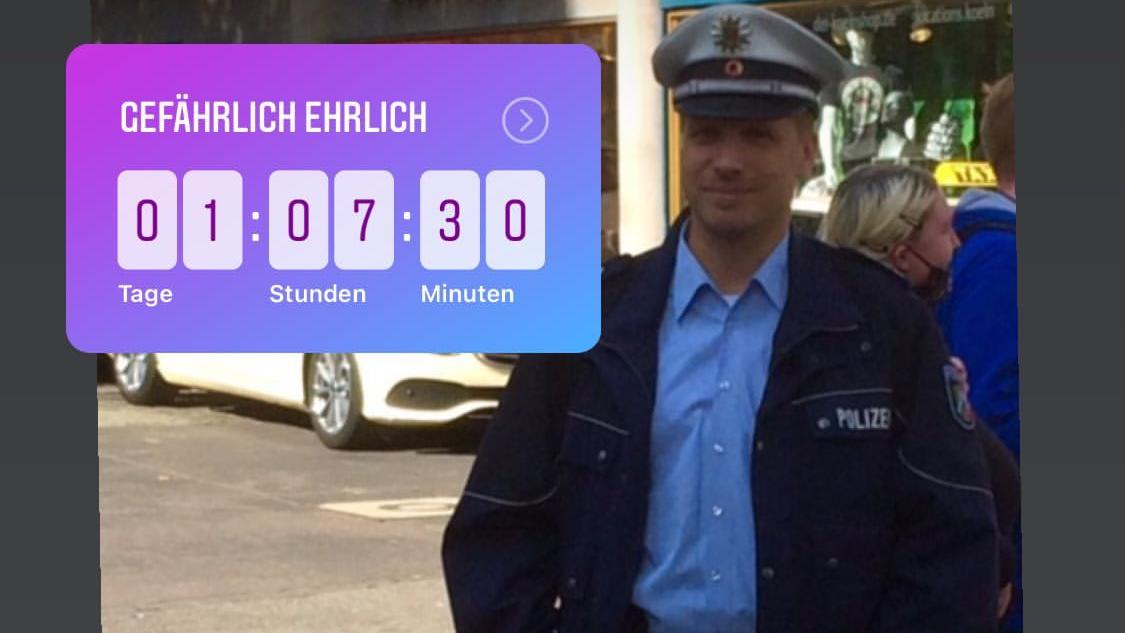 Ärger für Oliver Pocher: Auftritt als Fake-Polizist sorgt für Stress Oliver Pocher zeigt sich stolz in seiner falschen Polizistenuniform. Die Userin "koelsche_foellsche_maedche" knipste den Comedian in der Kölner Innenstadt - Pocher repostet das Bild auf seinem Insta-Kanal.