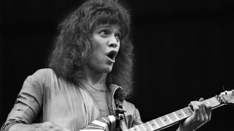 Eddie Van Halen-Tribut von Mötley Crüe und Metallica Eddie Van Halen-Tribut von Mötley Crüe und Metallica