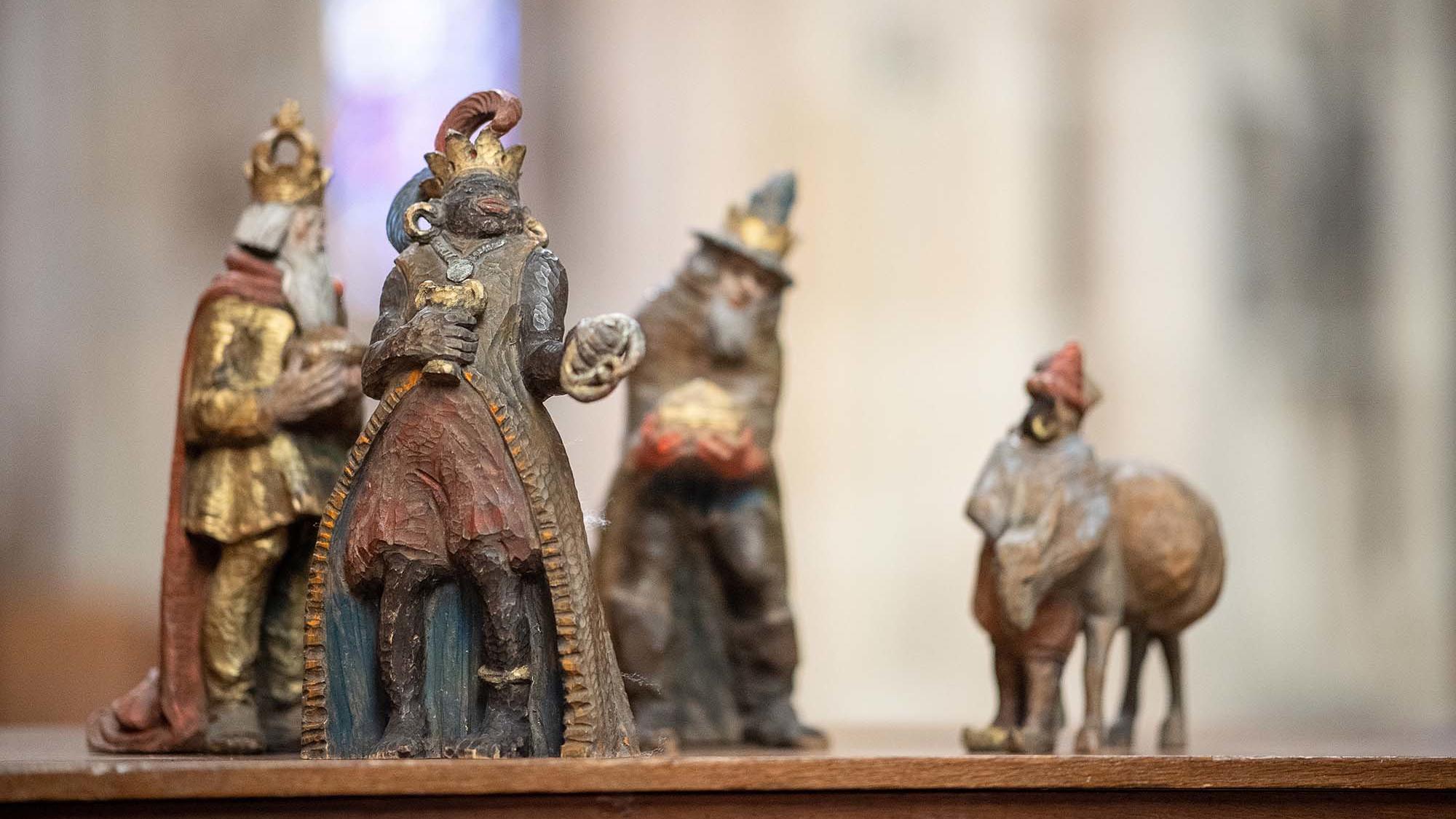 Ulmer Münster verbannt Könige aus der Krippenszene Die Figur des Melchior (v) steht mit den anderen Figuren der Heiligen Drei Könige im Ulmer Münster.