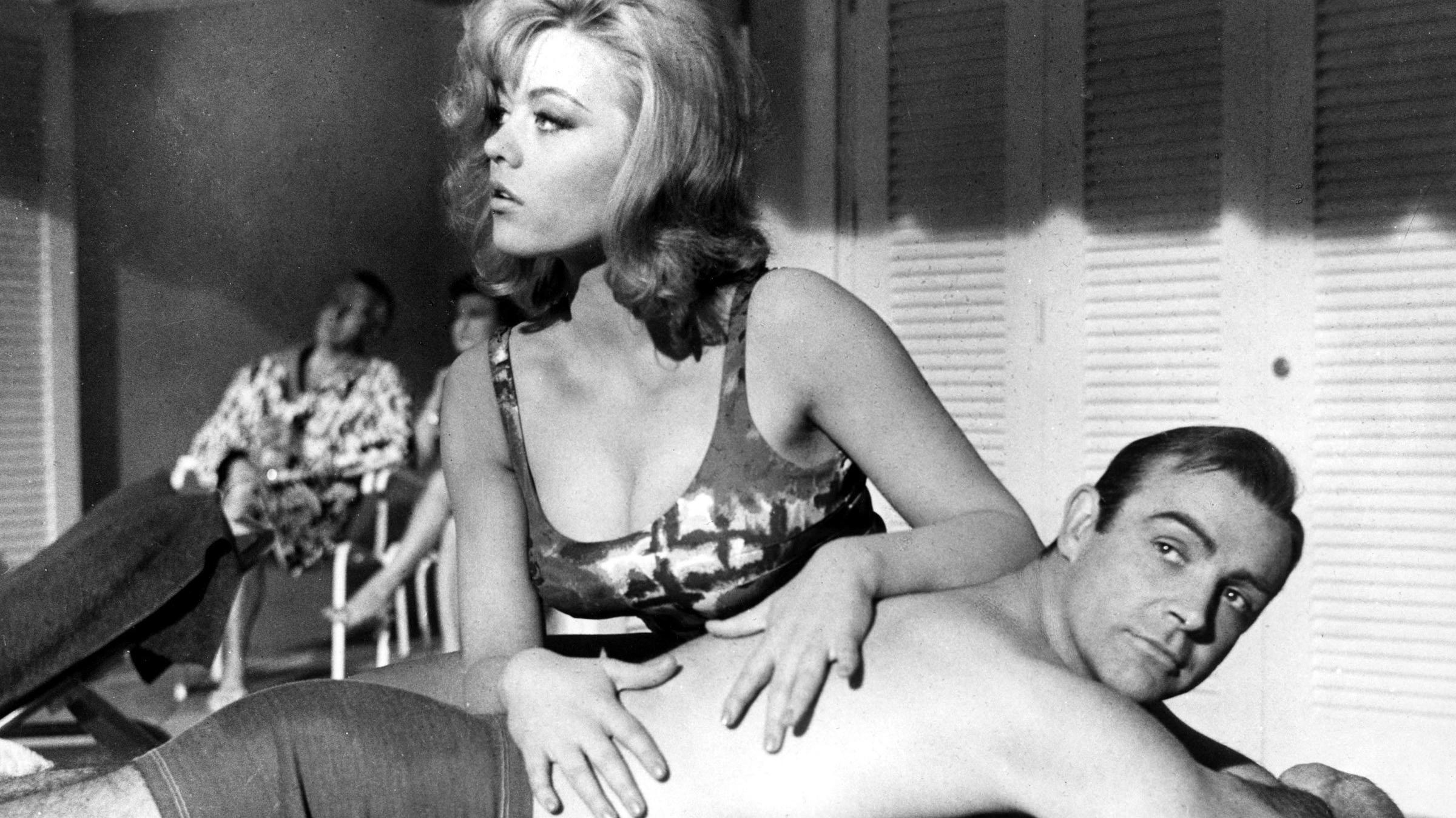 Margaret Nolan stirbt mit 76 Jahren Margaret Nolan, die im Bond-Film "Goldfinger" die Masseurin Dink gespielt hat, ist im Alter von 76 Jahren gestorben.