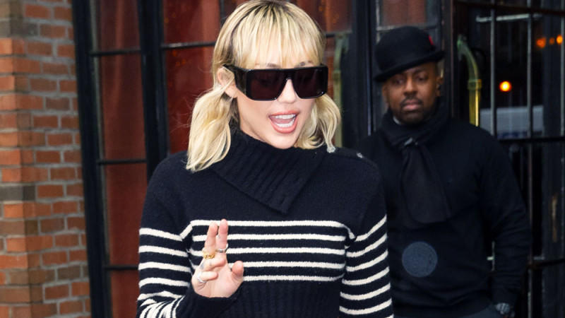 Miley Cyrus' Duett mit Dua Lipa erscheint bald! Miley Cyrus' Duett mit Dua Lipa erscheint bald!