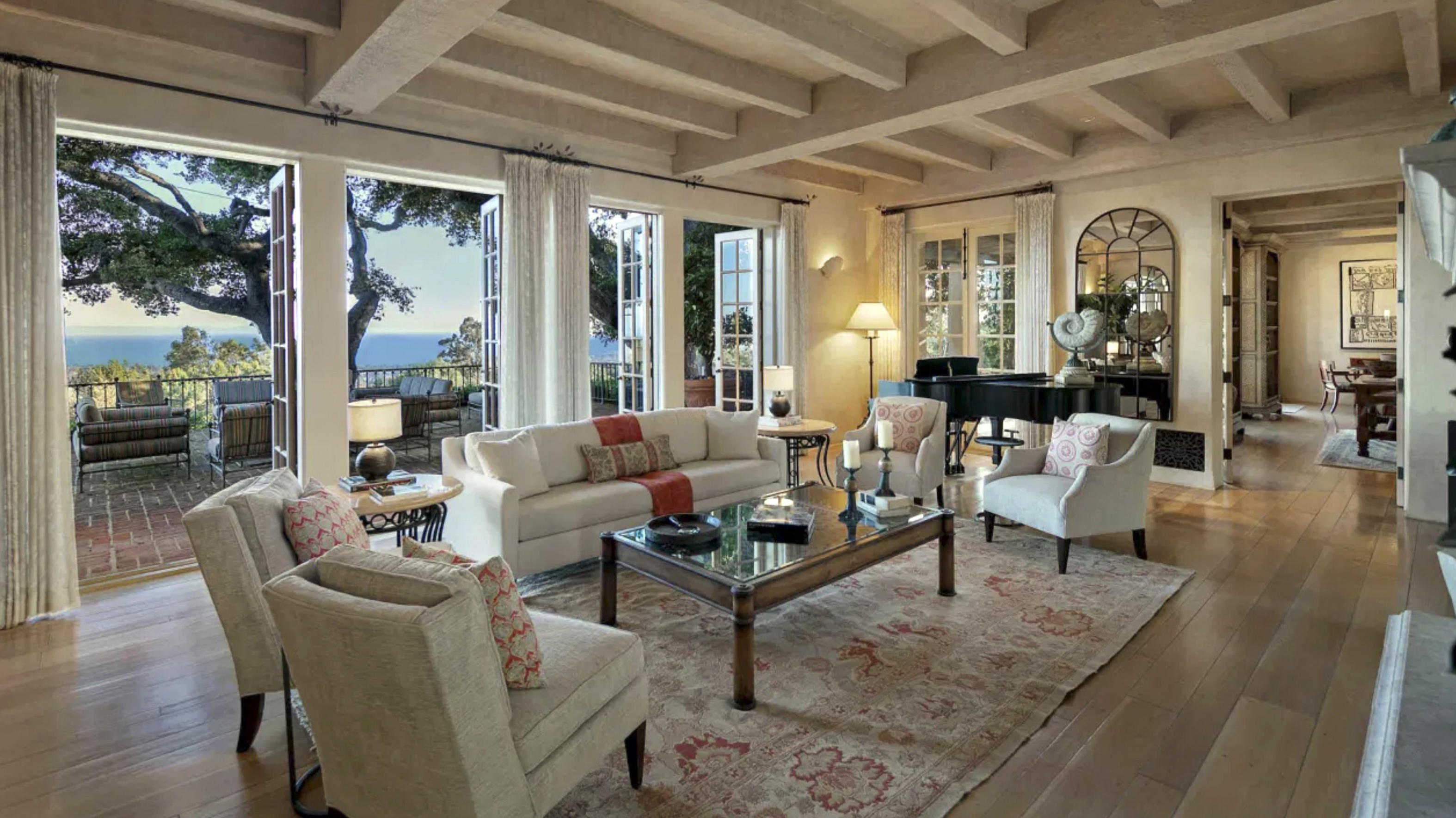In Luxusgegend Montecito: Katy Perry & Orlando Bloom blechen 12 Millionen für Familienvilla Das Wohnzimmer von Katy Perrys und Orlando Blooms Montecito-Villa