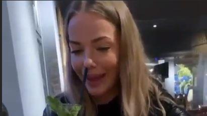 Pietro Lombardis Freundin Laura Maria: Kein Benehmen im Restaurant? Laura Maria beim Essen mit Pietro Lombardi