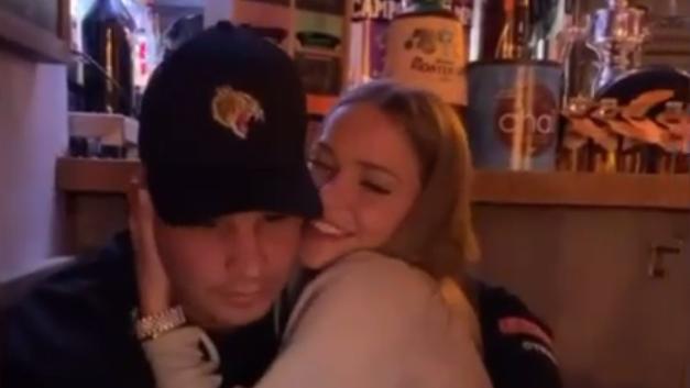 Pietro Lombardis Freundin Laura Maria: Kein Benehmen im Restaurant? Pietro Lombardi und Laura Maria kuscheln