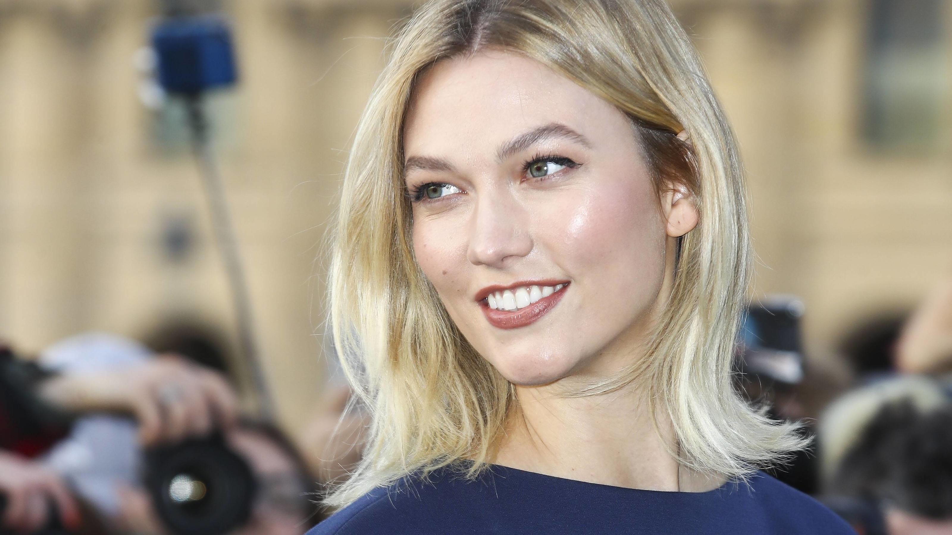 Baby-Bestätigung: Topmodel Karlie Kloss präsentiert ihre wachsende Kugel Entertainment Themen der Woche KW10 Entertainment Bilder des Tages Karlie Kloss CELEBRITES : Louis Vuitton - Pret a Porter Automne Hiver - Paris - 05/03/2019 GwendolineLeGoff/Panoramic PUBLICATIONxNOTxINxFRAxITAxBEL