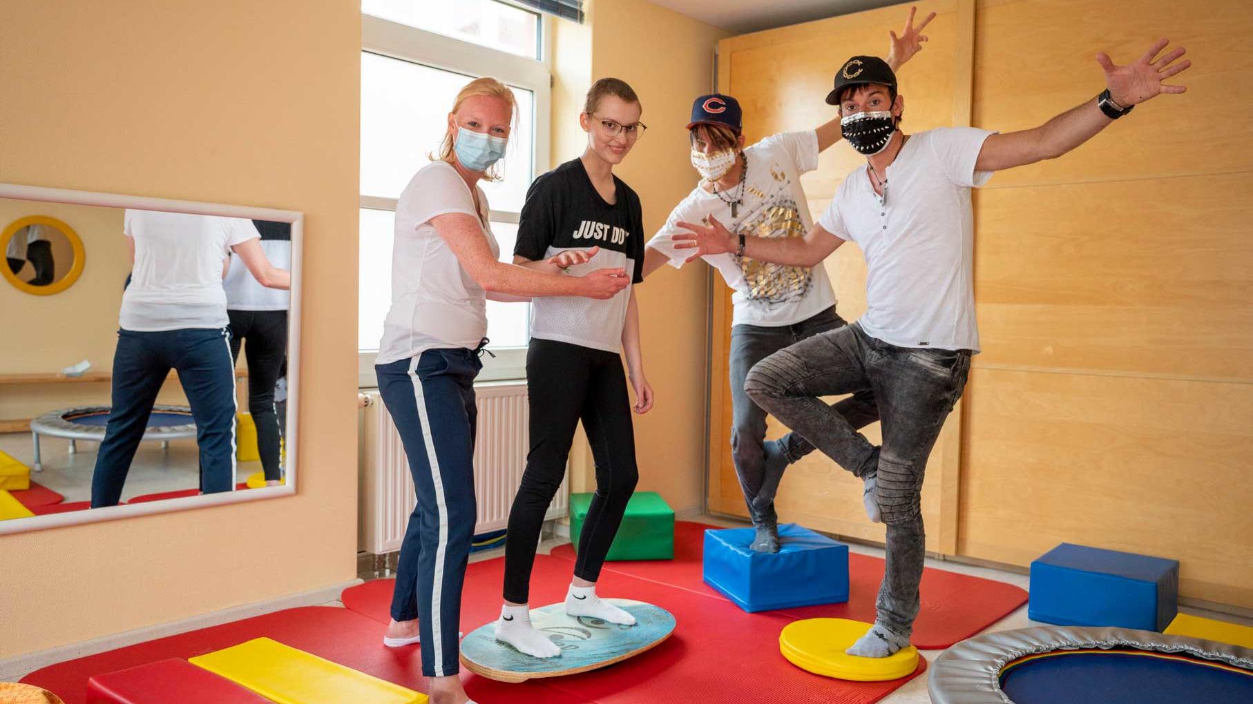 Zaubern mit den Ehrlich Brothers - zum großen RTL-Spendenmarathon 2020 Im Rahmen des Spendenmarathons besuchen die Ehrlich Brothers Reha-Einrichtungen der SyltKlinik.