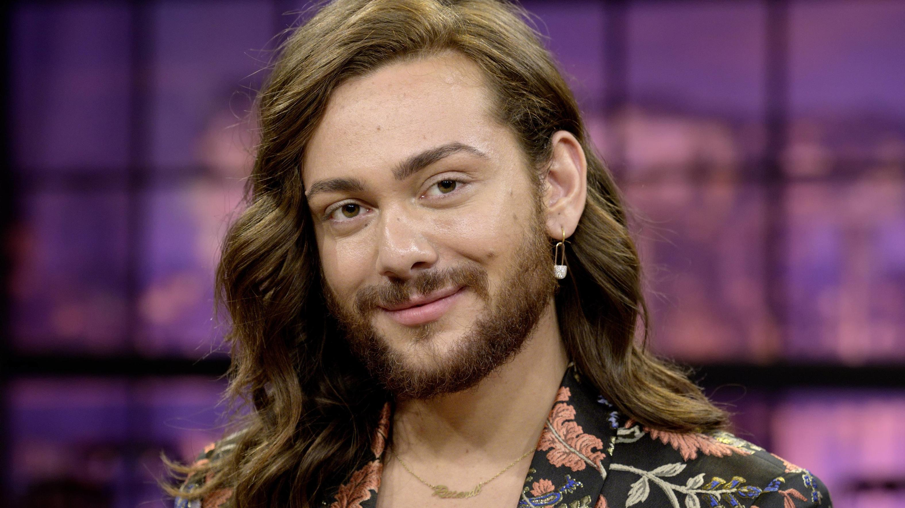 Influencer Riccardo Simonetti: Neuer Look! Plötzlich sieht er aus wie James Dean Talkshow Koelner Treff : Riccardo SIMONETTI , Moderator , 21.09.2018 Riccardo SIMONETTI , Entertainer , 21.09.2018 *** Talk Show Koelner Treff Riccardo SIMONETTI Moderator 21 09 2018 Riccardo SIMONETTI Entertainer 21 09 2018
