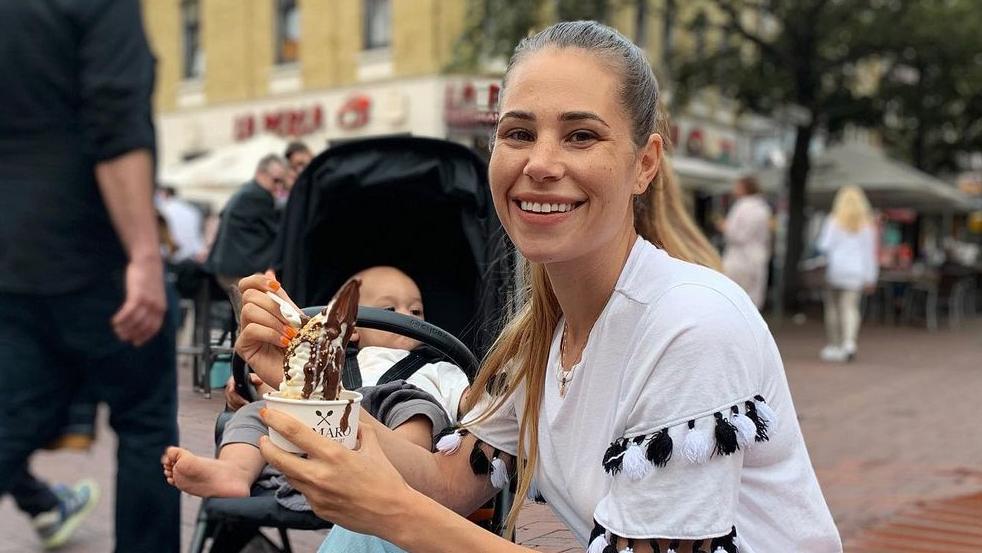 „Krass Schule“-Star Nina Noel wird zum zweiten Mal Mama Nina Noel Weiß erwartet ihr zweites Kind.