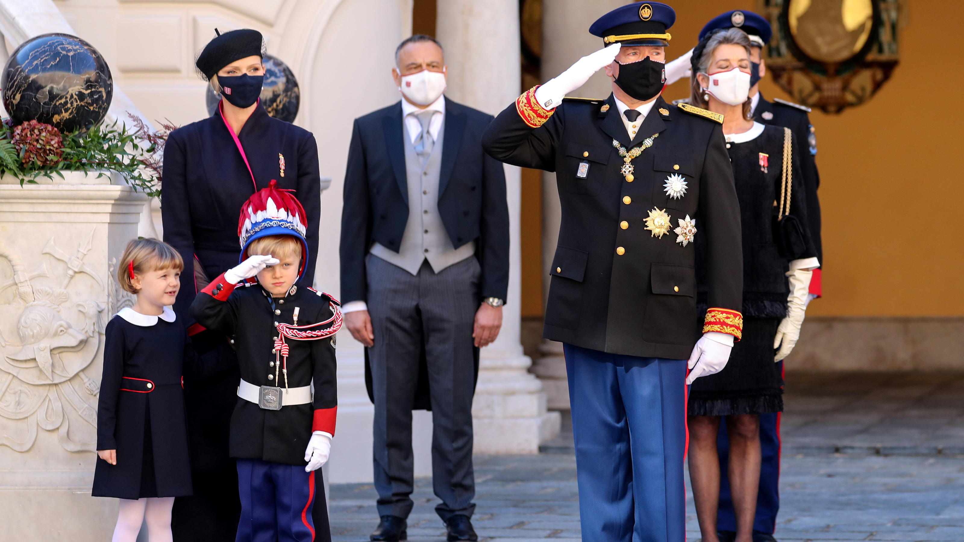 Prinz Jacques von Monaco salutiert am Nationalfeiertag schon wie ein Großer Die Fürstenfamilie von Monaco am 19.11.2020