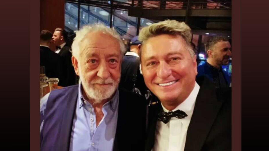 Peinlicher Abschiedspost: Hubert Fella verwechselt Dieter Hallervorden mit Karl Dall (†79) Peinlich: Hubert Fella (r.) verwechselt Dieter Hallervorden (l.) mit Karl Dall (†79).