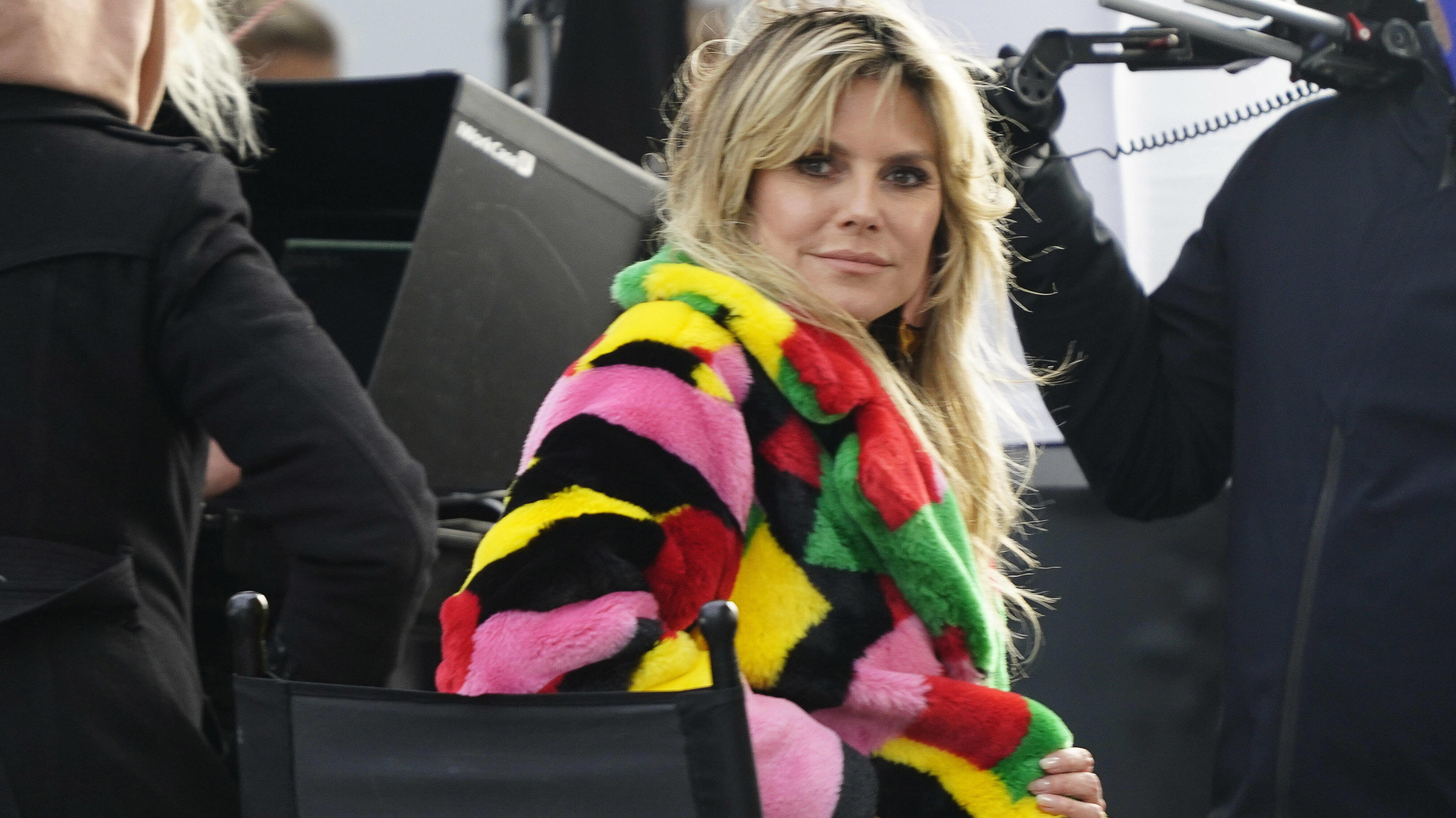 Heidi Klum: Freudiger Besuch am "Germany's next Topmodel"-Set Heidi Klum bei den Dreharbeiten zur 16. Staffel von "Germany's next Topmodel".