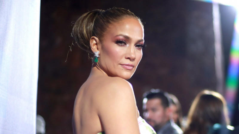 Jennifer Lopez zollt ihrer Familie bei den Icon Awards Tribut Jennifer Lopez zollt ihrer Familie bei den Icon Awards Tribut