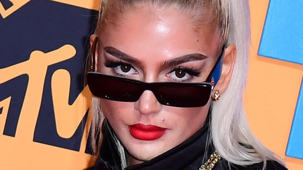 „Wahrscheinlich kleinste Brüste Deutschlands“: Rapperin Loredana zeigt sich in Unterwäsche ARCHIV - 03.11.2019, Spanien, Sevilla: Die Rapperin Loredana kommt zu den MTV Europe Music Awards 2019. Die Schweizer Rapperin hat Betrug eingeräumt, entgeht aber einem Strafverfahren: Die Staatsanwaltschaft Luzern hat die Ermittlungen eingestellt, w