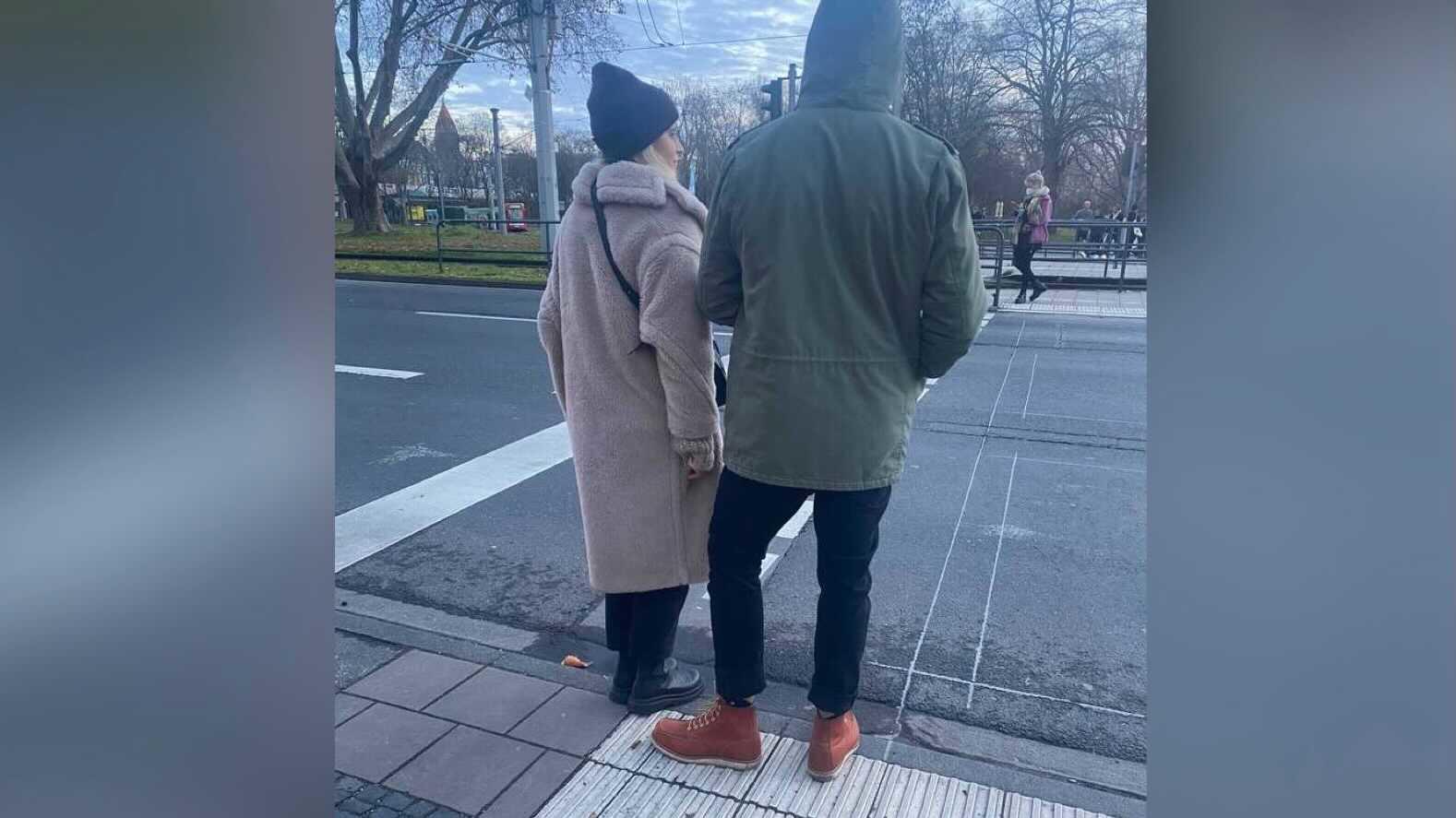 Caro Daur & Tommi Schmitt: Pärchen-Spaziergang in Köln? Caro Daur und Tommi Schmitt wurden in Köln beim Spazierengehen gesichtet