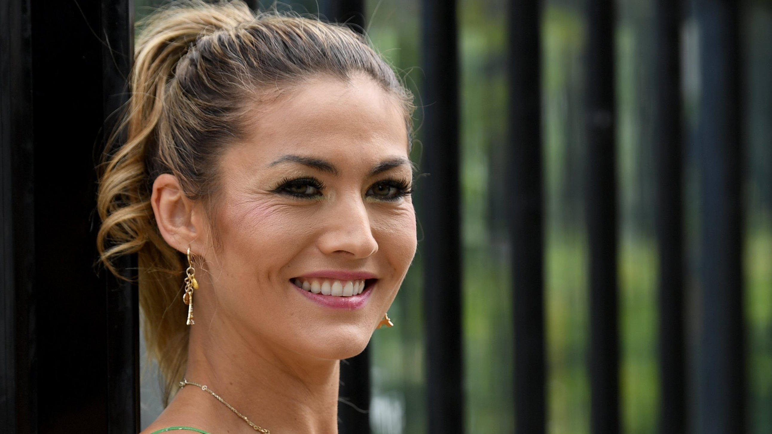 Ex-GNTM-Star Fiona Erdmann zeigt ihre Kurven nach der Geburt im Badeanzug ARCHIV - 03.07.2019, Berlin: Das Model Fiona Erdmann kommt zu der Show einer Designerin im Sommer 2019. Seit ihrer Teilnahme als Kandidatin in der Castingshow «Germany's Next Topmodel» hat sie nach eigenen Angaben 30 Kilo mehr auf den Rippen und fühl