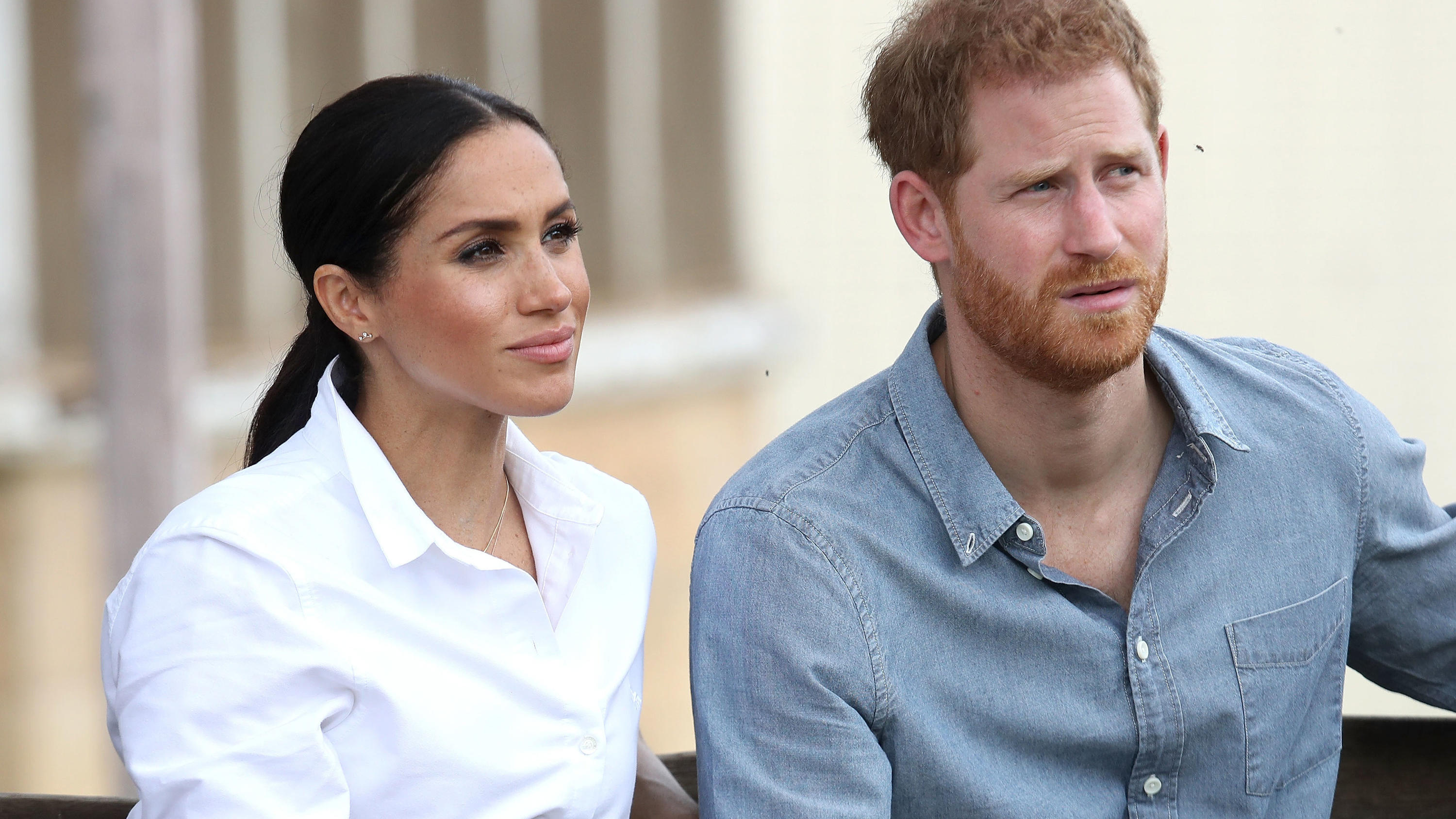 Herzogin Meghan & Prinz Harry wollen mit Social Media nichts mehr zu tun haben ARCHIV - 17.10.2018, Australien, Dubbo: Prinz Harry und Herzogin Meghan besuchen die Familie Woodley auf der von einer schweren Dürre betroffenen Farm von Mountain View. (zu dpa: «Harry und Meghan produzieren jetzt Podcasts») Foto: Chris Jackson/Pres