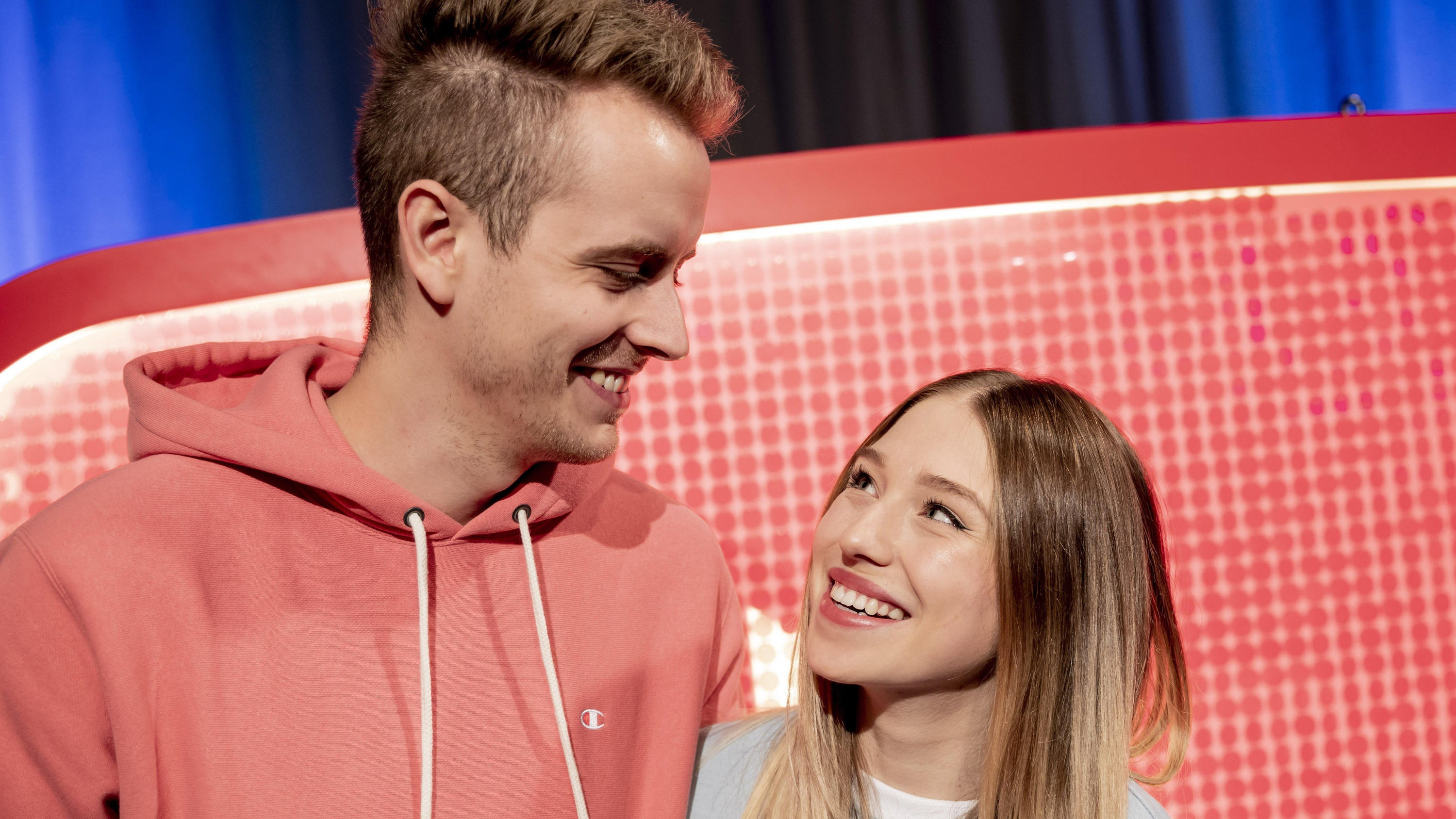 Bibisbeautypalace: YouTube-Star Bibi Claßen zeigt Tochter Emily zum ersten Mal YouTuber-Paar Bibi und Julienco sind stolze Eltern.
