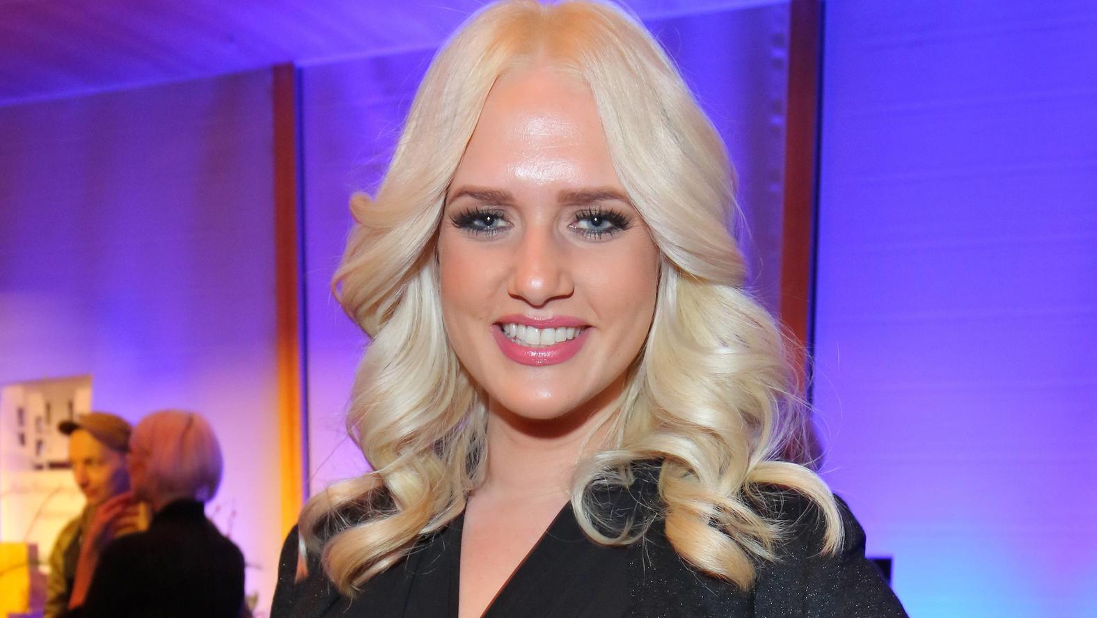 Sarah Knappik hochschwanger: Model präsentiert seine XXL-Babykugel im Netz Sarah Knappik erwartet ihr erstes Kind.