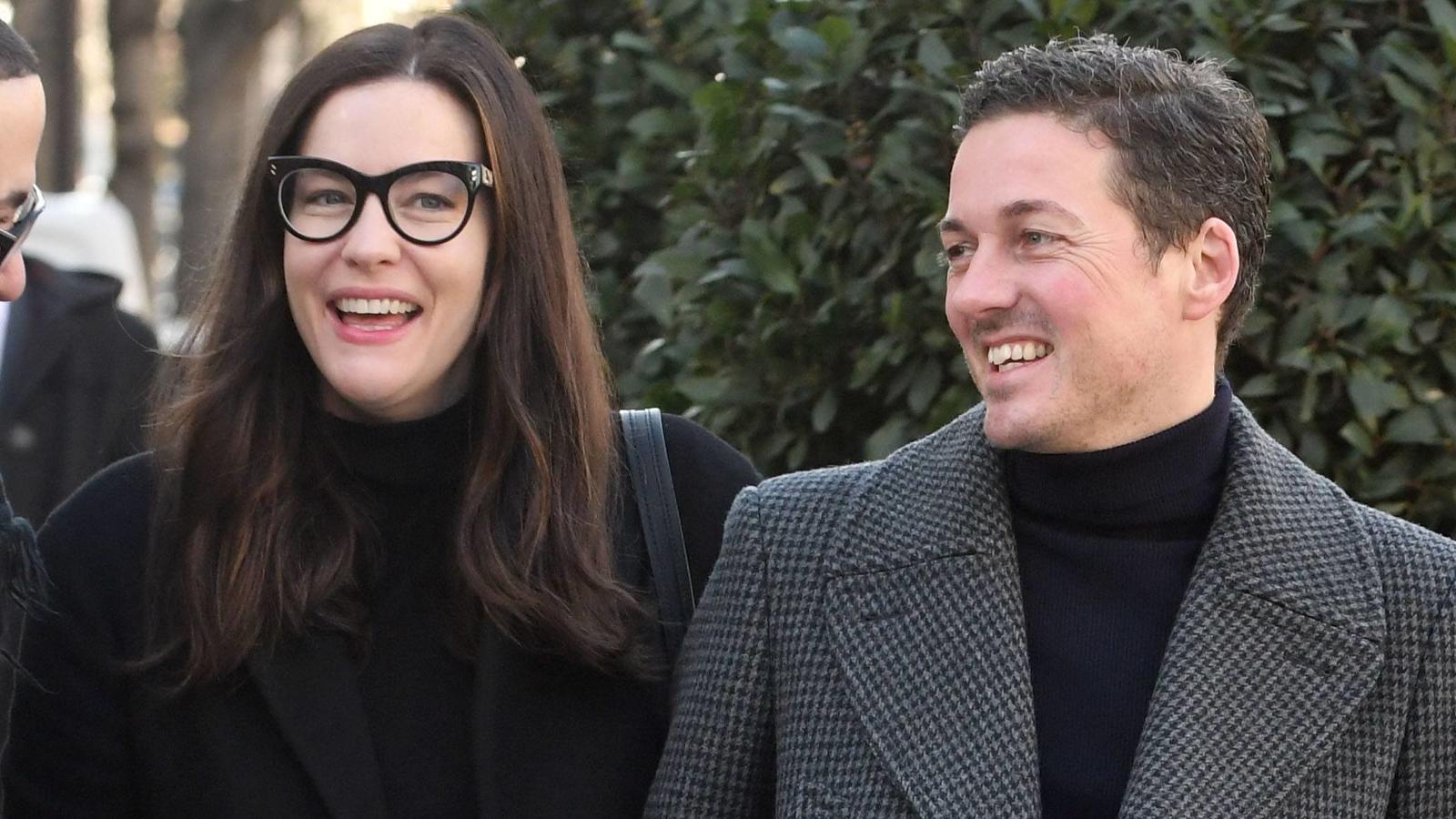 Hollywood-Star Liv Tyler war an Covid-19 erkrankt Liv Tyler und ihr Ehemann David Gardner in Paris.
