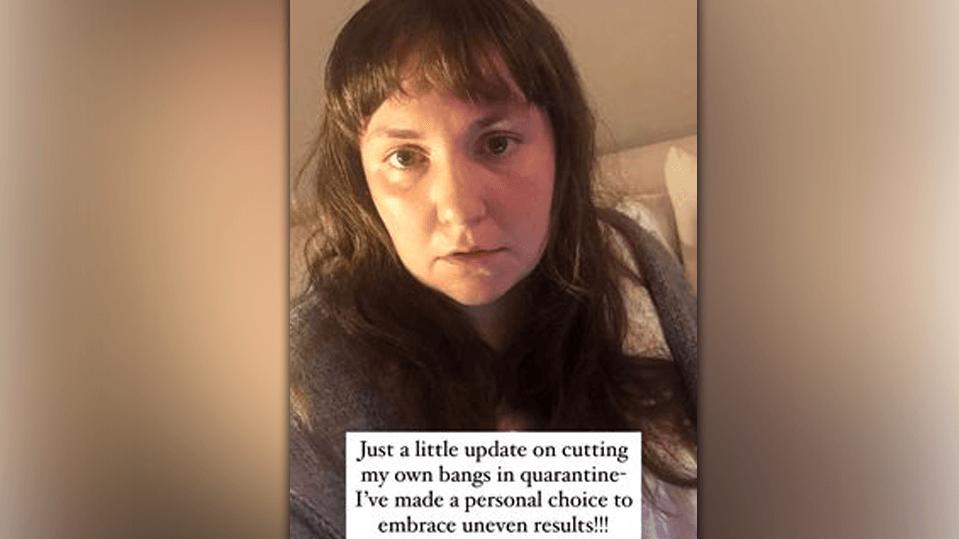 Pony-Fail bei Lena Dunham: Sie hat sich selber die Haare geschnitten Lena Dunham hat sich ein Dreieck in den Pony geschnitten - sie mag's!