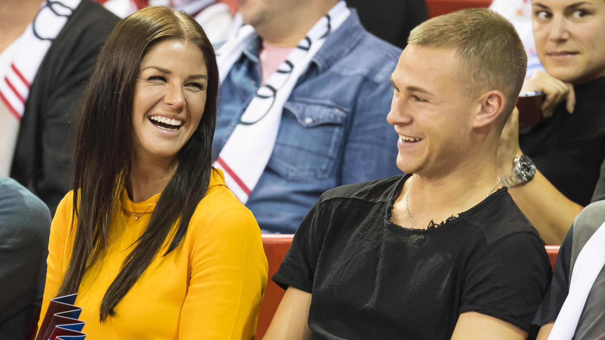 Frau Müller, Kimmich und Co.: Diese Ladies strahlen auch ganz ohne ihre Star-Partner Joshua Kimmich und Lina Meyer