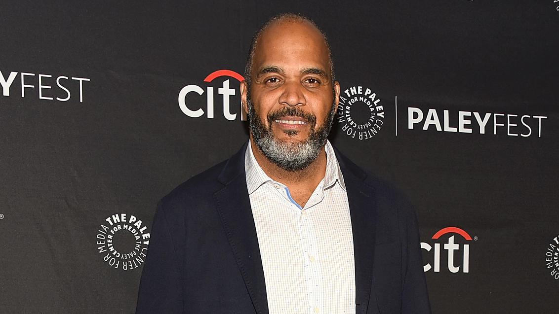 Victor Williams: Das macht „King of Queens“-Deacon heute 2018 zeigte sich Victor Williams im Rahmen der Sitcom "Happy Together" oben ohne.