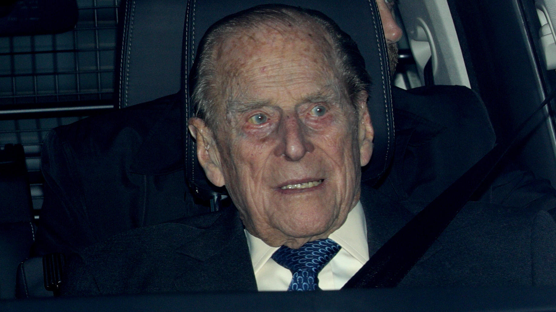 Darum soll Prinz Charles seinen Vater Prinz Philip besucht haben Prinz Philip ist bereits seit einer Woche unter Beobachtung in einer Privatklinik.