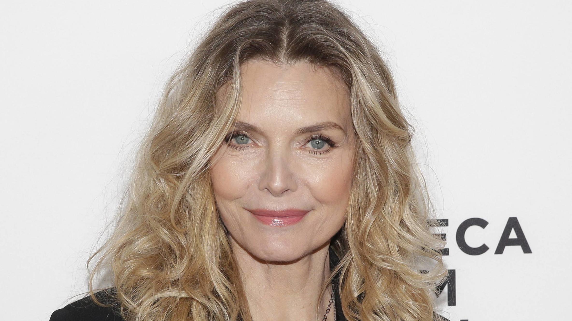 Michelle Pfeiffer: Hier hat ihre Karriere angefangen Michelle Pfeiffer zeigt jetzt, wie ihre Karriere angefangen hat