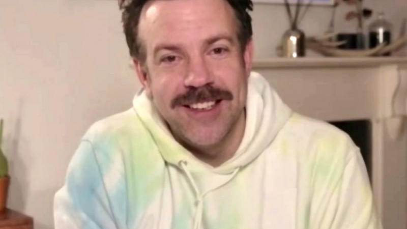 Statement! Jason Sudeikis kam im Hoodie zu den Golden Globes Jason Sudeikis: Golden Globes im Hoodie