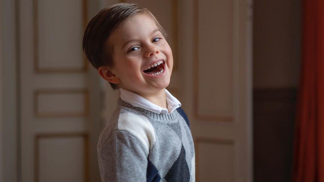 Prinz Oscar von Schweden: Neue Bilder des süßen Grummel-Royals - und er lacht! Prinz Oscar von Schweden