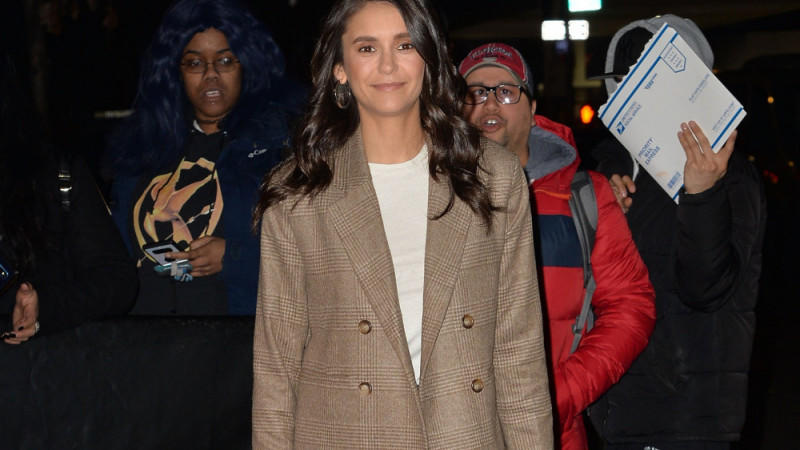 Nina Dobrev wurde zur US-Botschafterin für Maison Christian Dior ernannt Nina Dobrev wurde zur US-Botschafterin für Maison Christian Dior ernannt