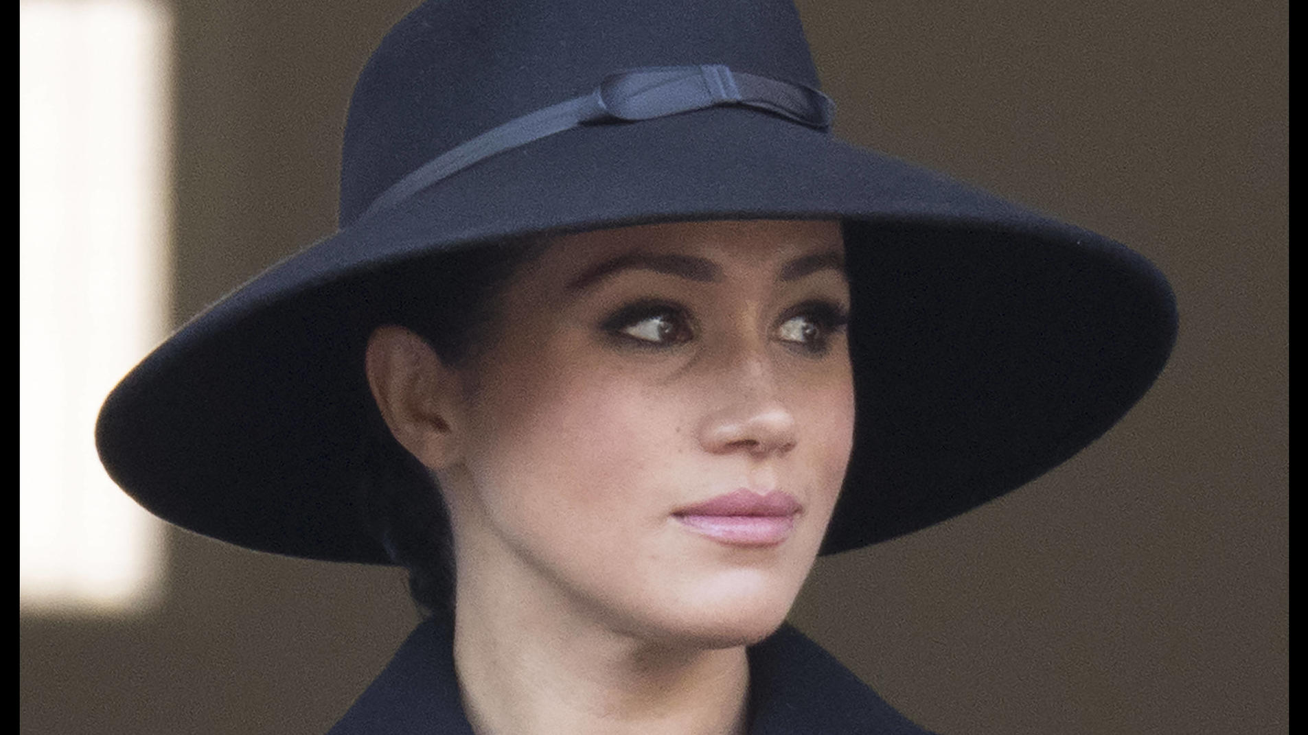 Palast-Mitarbeiter zum Weinen gebracht? Herzogin Meghan meldet sich zu Vorwürfen . 10/11/2019. London, United Kingdom. Meghan Markle, Duchess of Sussex at the Remembrance Sunday service at The Cenotaph in London. PUBLICATIONxINxGERxSUIxAUTxHUNxONLY xStephenxLockx/xi-Imagesx IIM-20387-0056