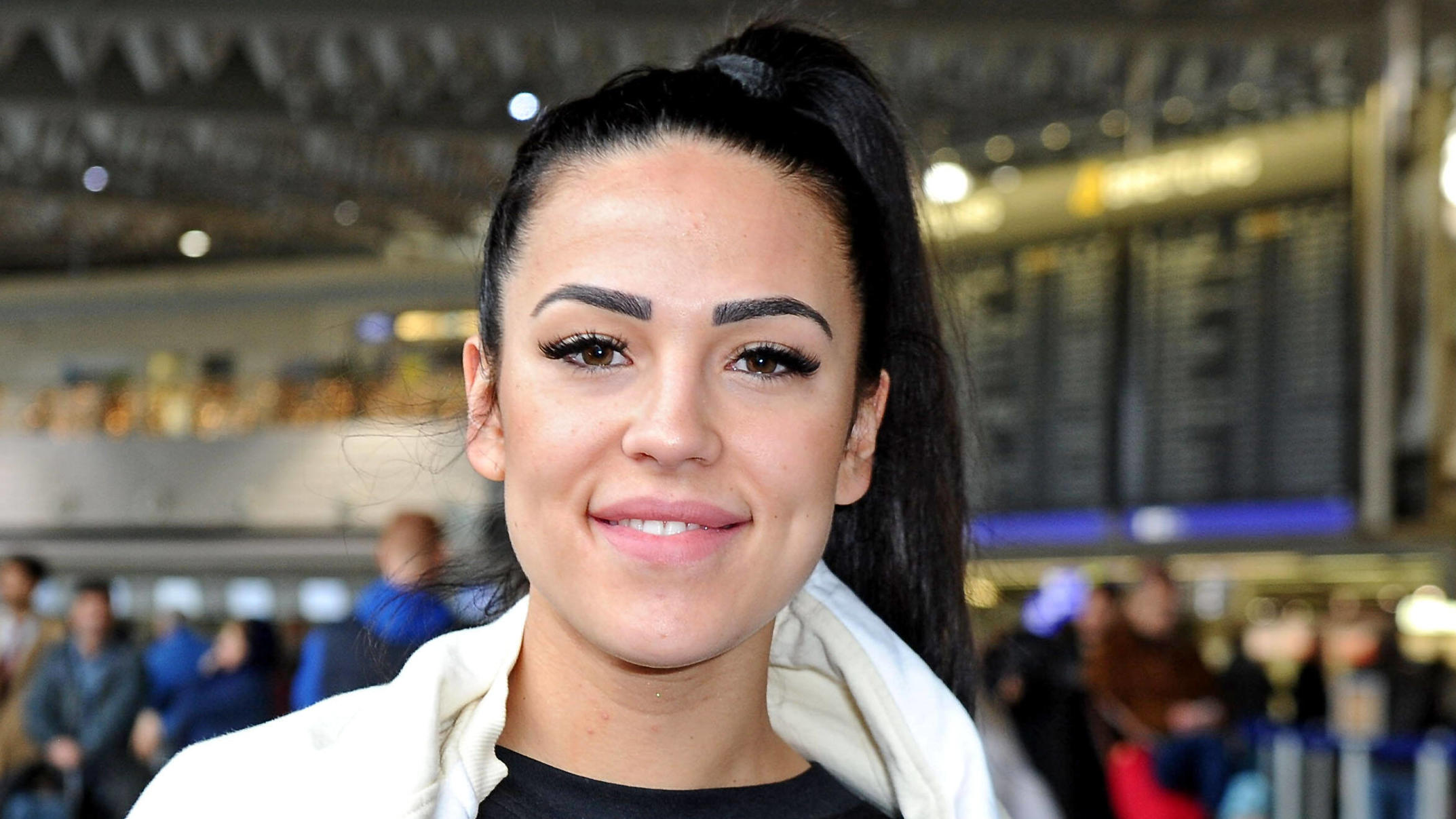 Ex-„Love Island“-Star Elena Miras: Gemeinsamer Liebes-Urlaub mit Rapper in Dubai! Elena Miras und Xellen7 sind im gemeinsamen Dubai-Urlaub.