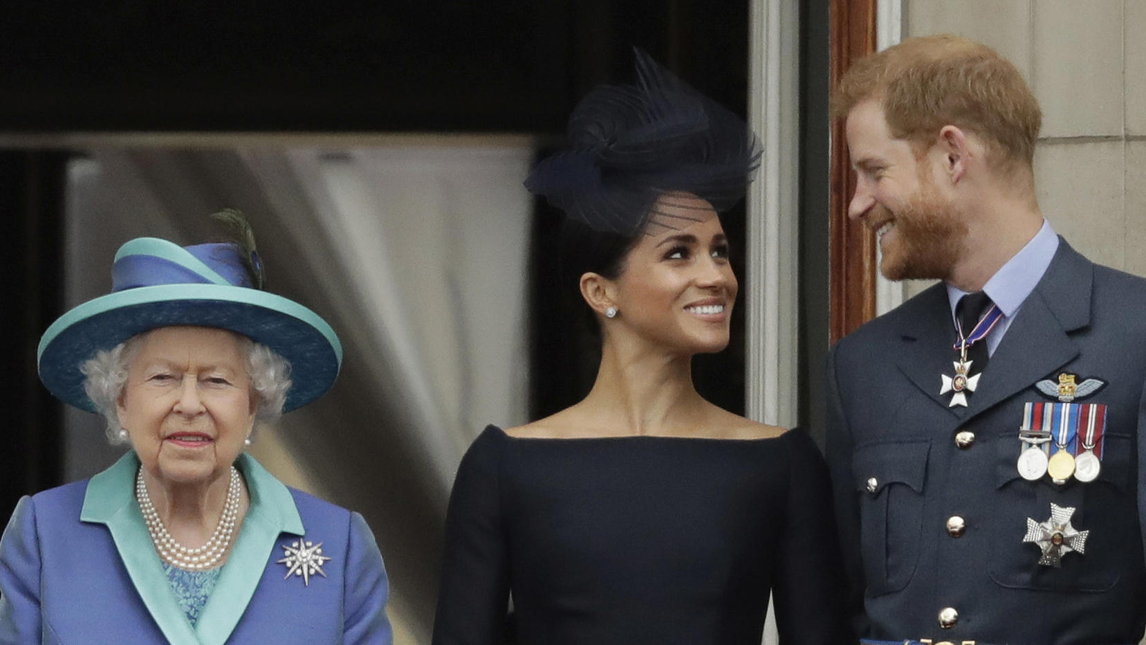 Keine Windsor-Taufe: Wann trifft die Queen ihre Urenkelin Lilibet? Die Queen bei einem Auftritt mit Herzogin Meghan und Prinz Harry.