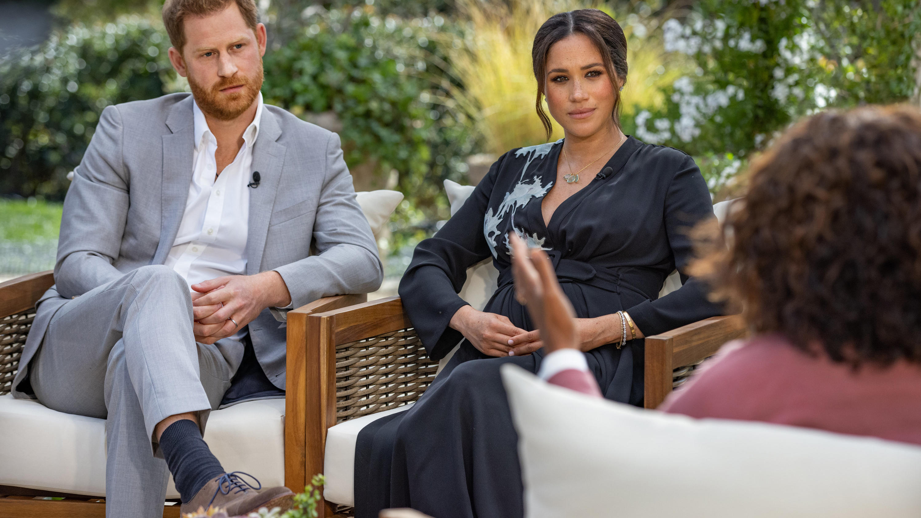 Harry & Meghan bei Oprah Winfrey: ganzes Interview, Wiederholung, Rassismus & Co. - alle Infos! HANDOUT - 16.02.2021, ---: Die US-Starmoderatorin Oprah Winfrey (r) spricht während eines Interviews mit dem britischen Prinz Harry und seiner Ehefrau Herzogin Meghan. Um das noch nicht ausgestrahlte Interview ist, glaubt man Royals-Experten in Londo