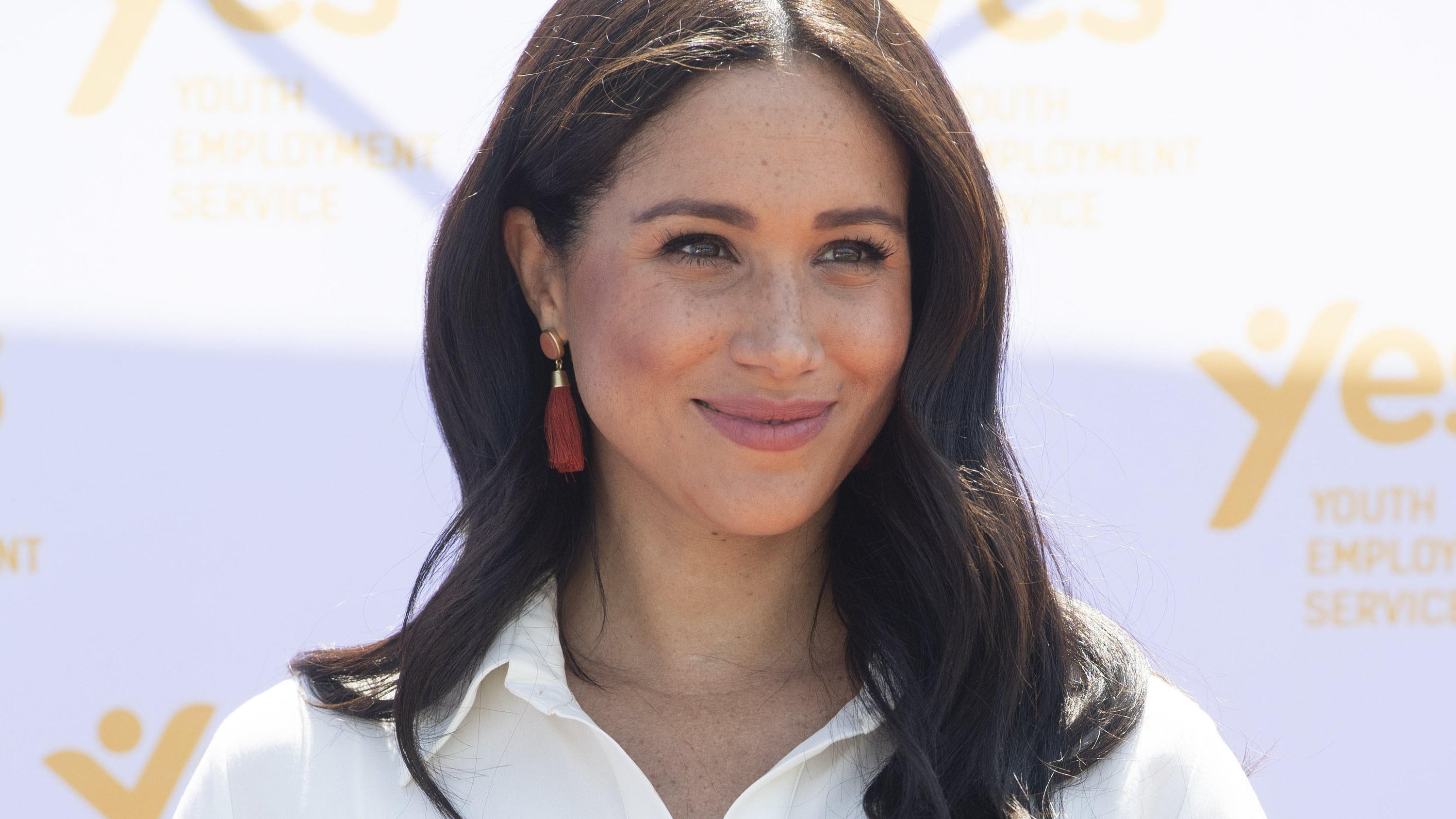 Herzogin Meghan Double fürchtet um Karriere ARCHIV - 02.10.2019, Südafrika, Johannesburg: Herzogin Meghan besucht den Tembisa-Township in der Nähe von Johannesburg am letzten Tag der Afrikareise. (zu dpa: "Meghan beglückwünscht Britinnen zu neuem Job") Foto: Facundo Arrizabalaga/PA Wire/dpa ++
